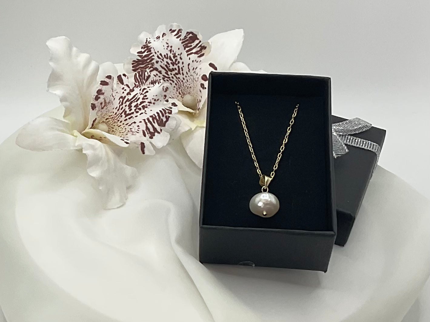 The Heirloom Pearl Pendant Necklace