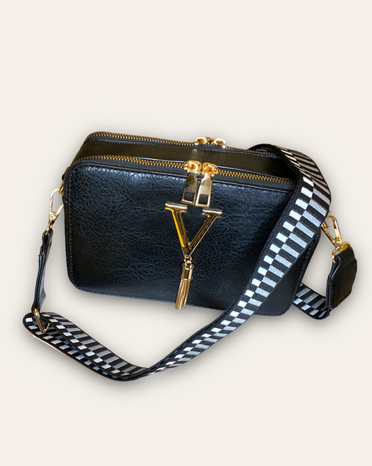 DARCIE. Wide straps V cross body bag.